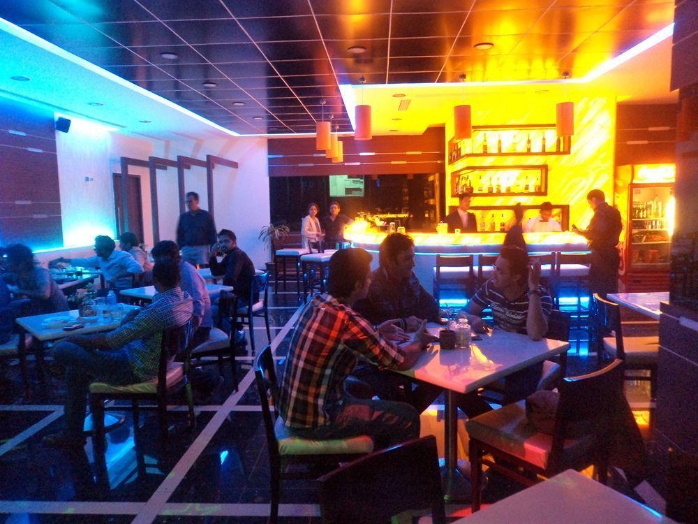 Vits Hotel Пуна Экстерьер фото