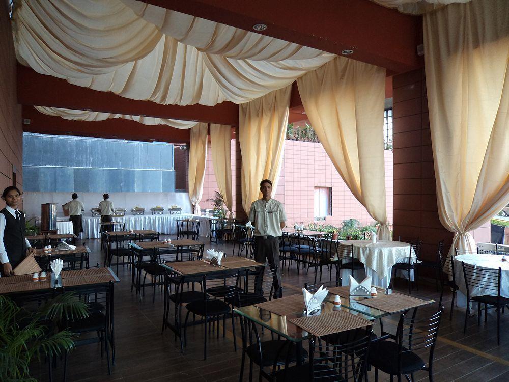 Vits Hotel Пуна Экстерьер фото