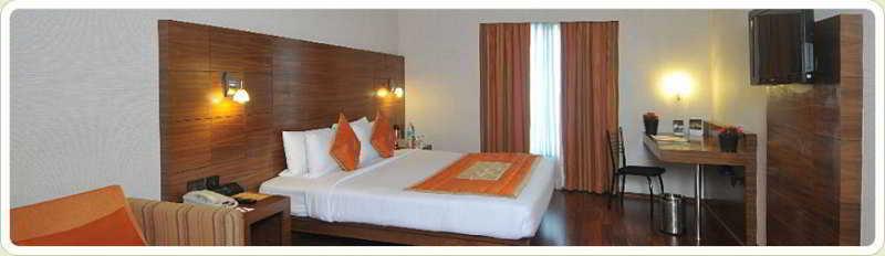 Vits Hotel Пуна Экстерьер фото