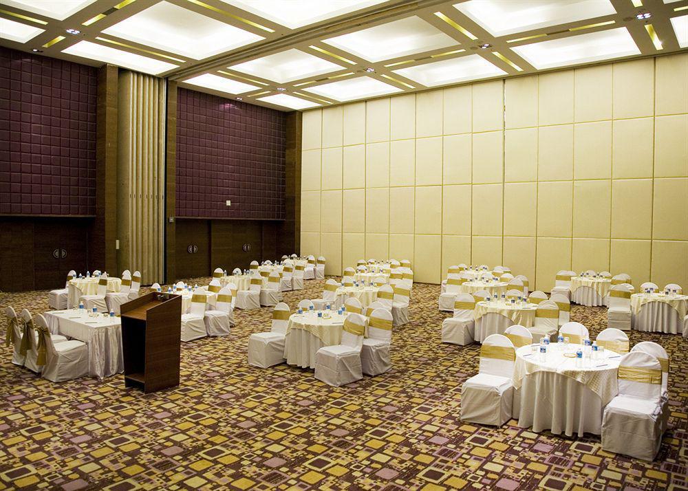 Vits Hotel Пуна Ресторан фото